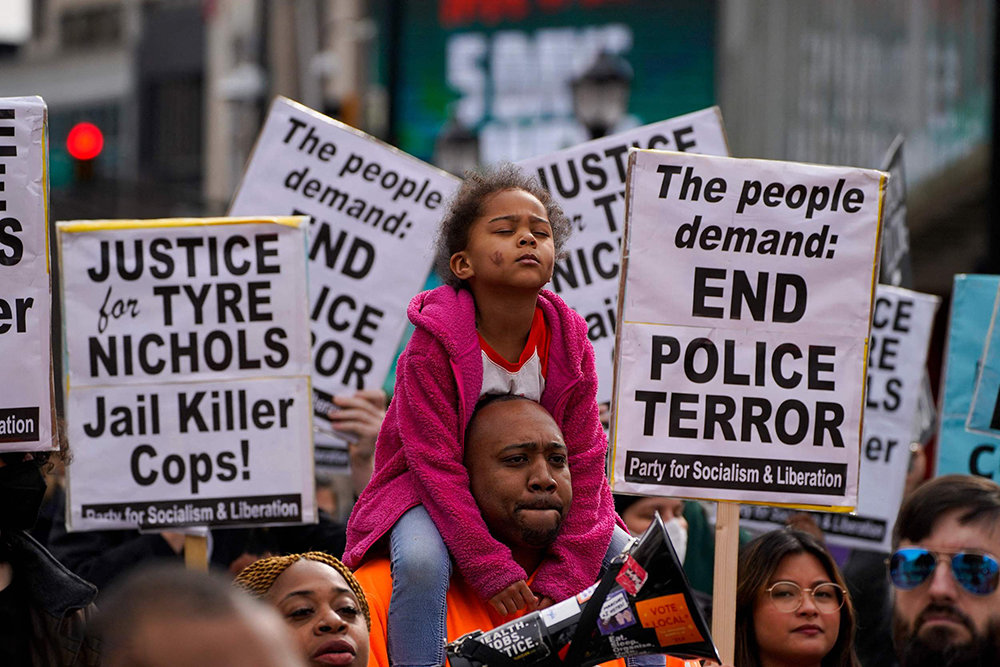 早安·世界｜美国全国爆发抗议，谴责<em>警察</em>暴力执法致非裔死亡