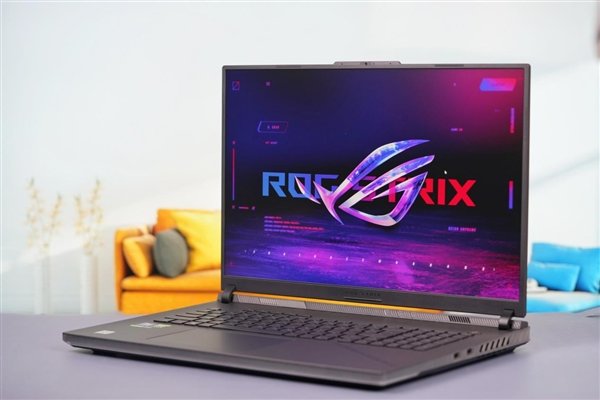 18英寸大屏+RTX 40系显卡!ROG枪神7 Plus超竞版图赏