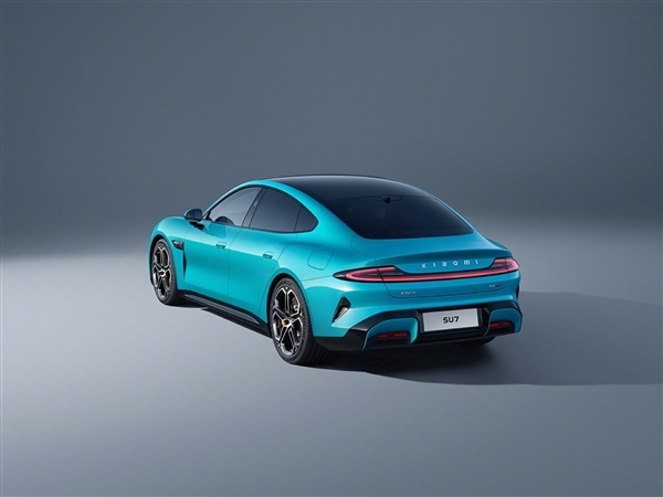 小米汽车SU7海湾蓝/橄榄绿/雅灰实拍图对比!你最喜欢哪一款