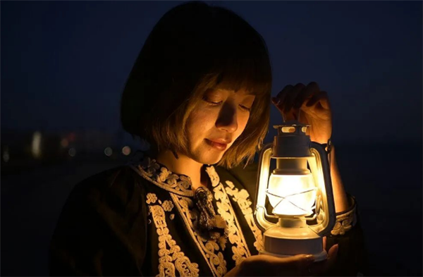 2099元!尼康尼克尔Z DX 24mm f/1.7正式发布:夜拍画质绝