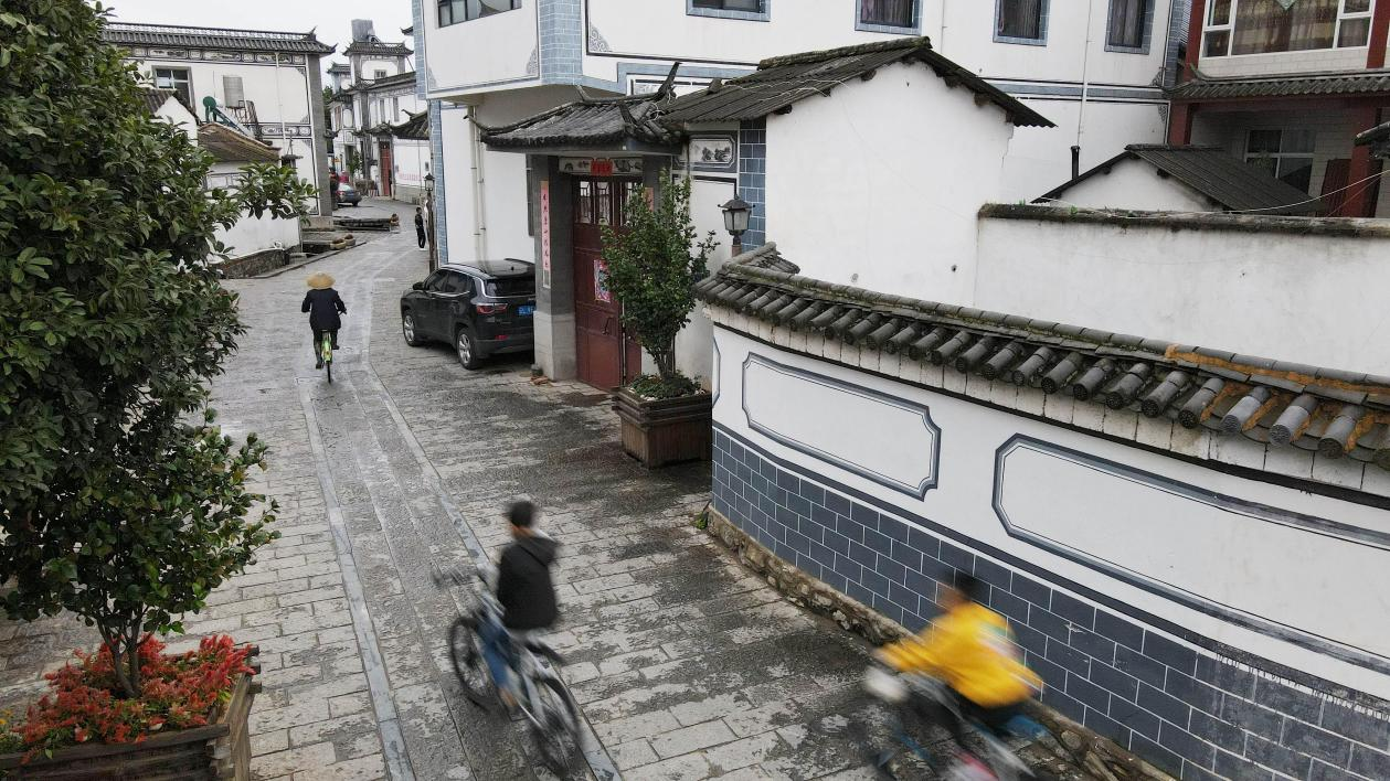 △ 古生村沿洱海而建，从南至北蜿蜒数里，到处洋溢着浓浓的乡土气息。