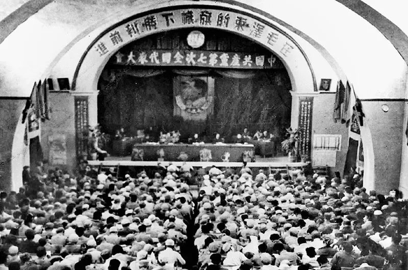 图为中国共产党第七次天下代表年夜会会场（贱府相片）。 新华网收