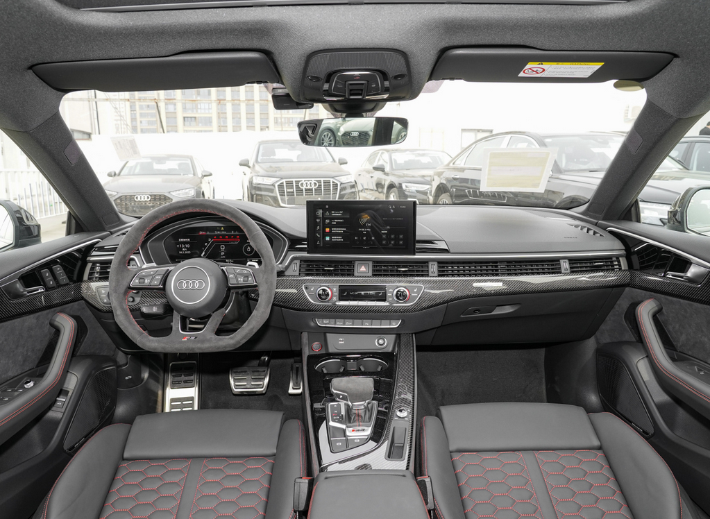 这套内饰准备传几年?2023款奥迪RS 5上市 两门比四门贵2.2万