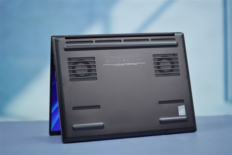 散热最强的14寸轻薄本!雷蛇灵刃14 2023评测:满血锐龙9 7940HS和满血RTX 4070 Laptop