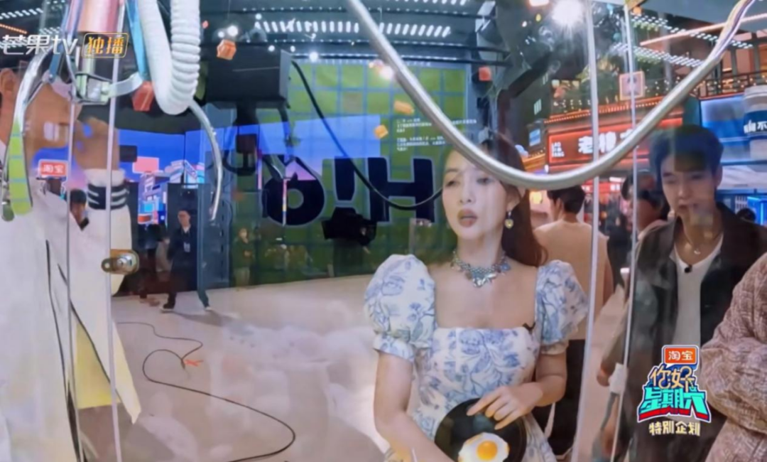 谁懂,他俩一直偷摸手拉手诶 谁懂,他俩一直偷摸手拉手诶