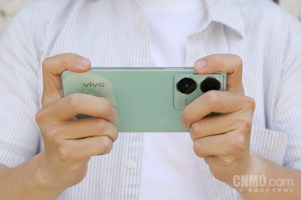 使用vivo Y78玩游戏