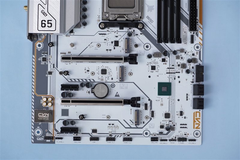 PCIe 5.0全拉满!七彩虹CVN B650 GAMING FROZEN V14评测:同价位最好的大板