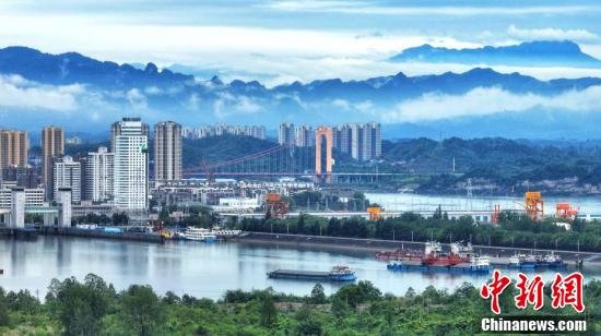 湖北宜昌雨后云雾氤氲 宛如泼墨山水画_凤凰网