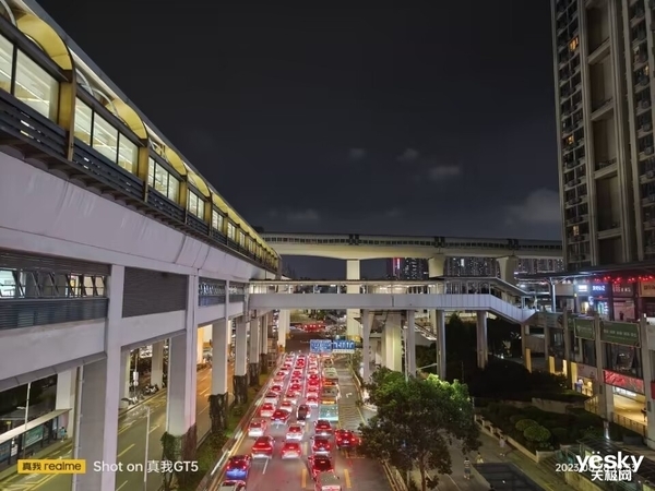 打造安卓性能之王 真我GT5越级体验:旗舰芯与240W满级秒充+24GB满级内存组合