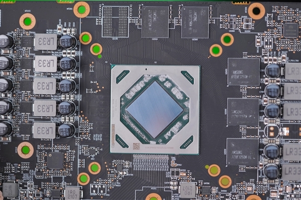 中国特供!蓝宝石AMD RX 6750 GRE 10GB白金版图赏