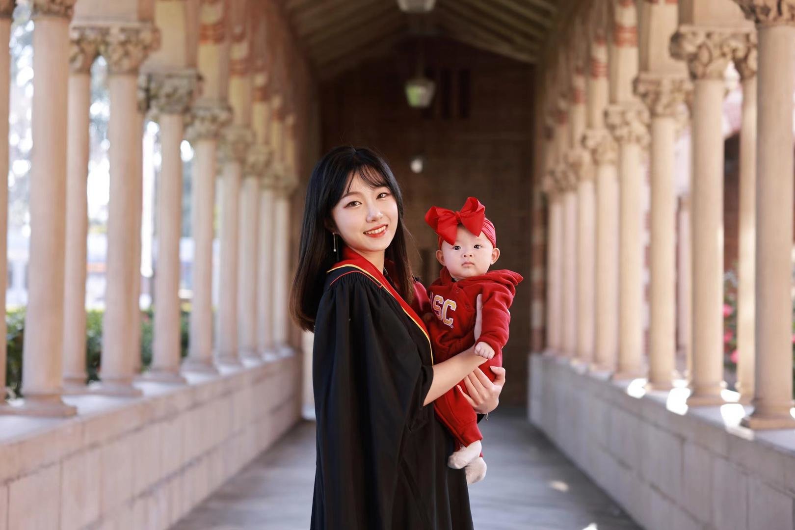 聚焦带娃一起毕业的校园妈妈：孩子是开启新生活的理由，不是逃避就业的工具_凤凰网