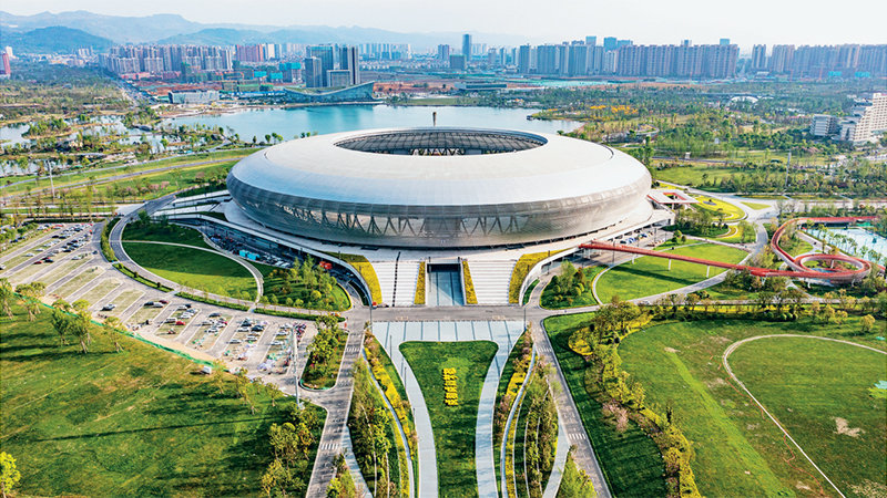 图为2023年3月27日拍摄的成都大运会主场馆——东安湖体育公园主体育场。 C视觉供图 田鹨/摄