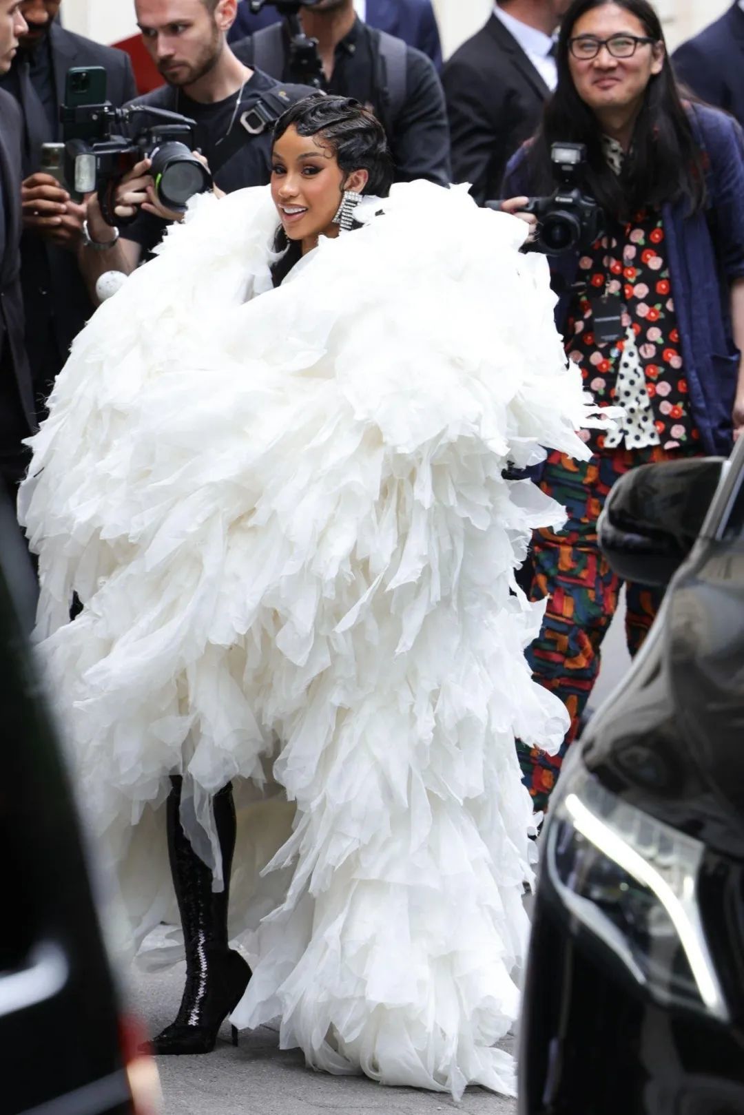 Cardi B 惊艳造型亮相巴黎高定时装周_凤凰网