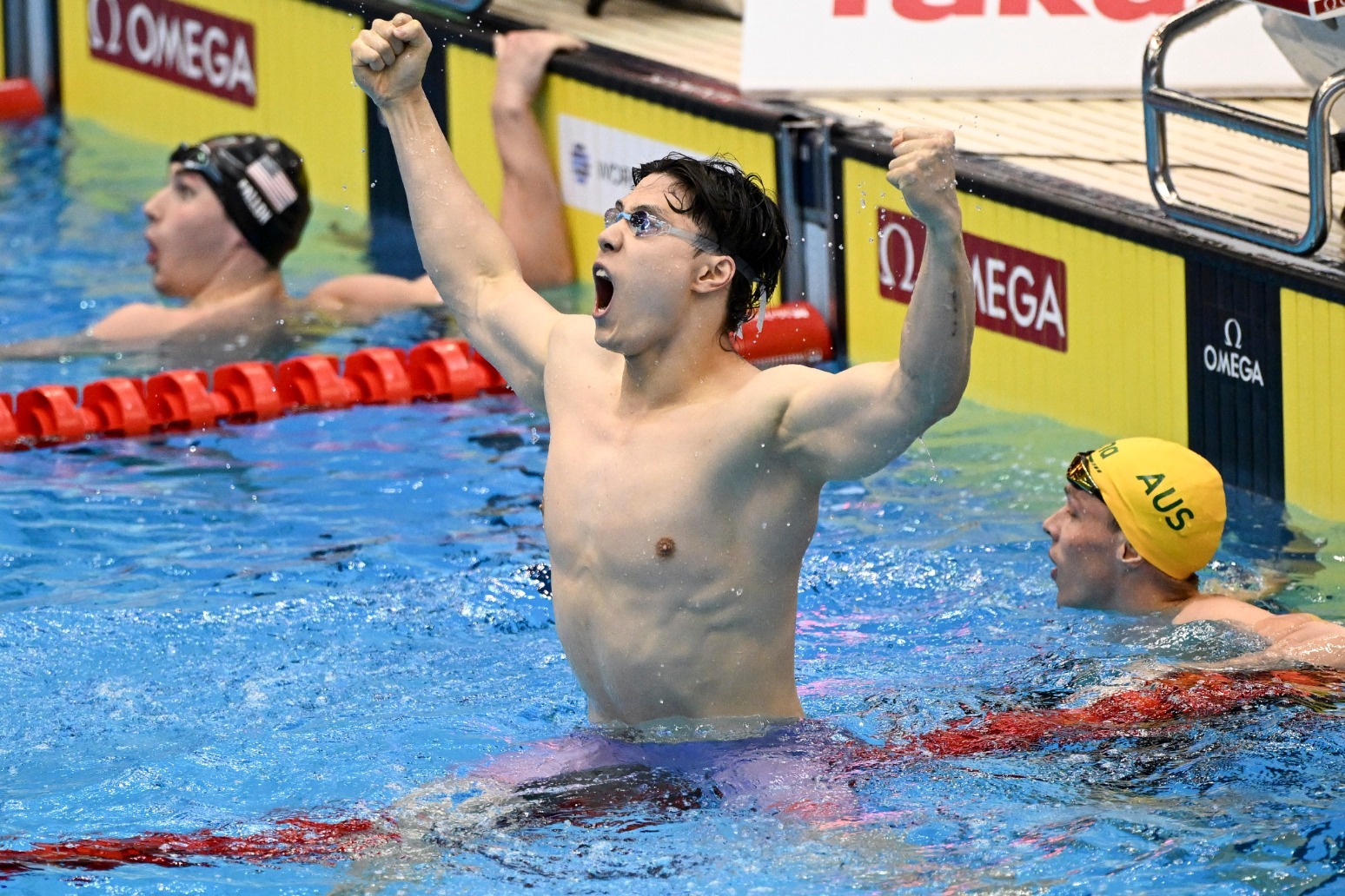 7月28日，覃海洋在男子200米蛙泳决赛中以2分05秒48的成绩夺冠并打破世界纪录。新华社记者许畅摄