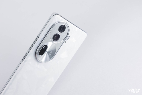 光学质感的虚化效果,OPPO Reno11系列人像虚化零距离体验
