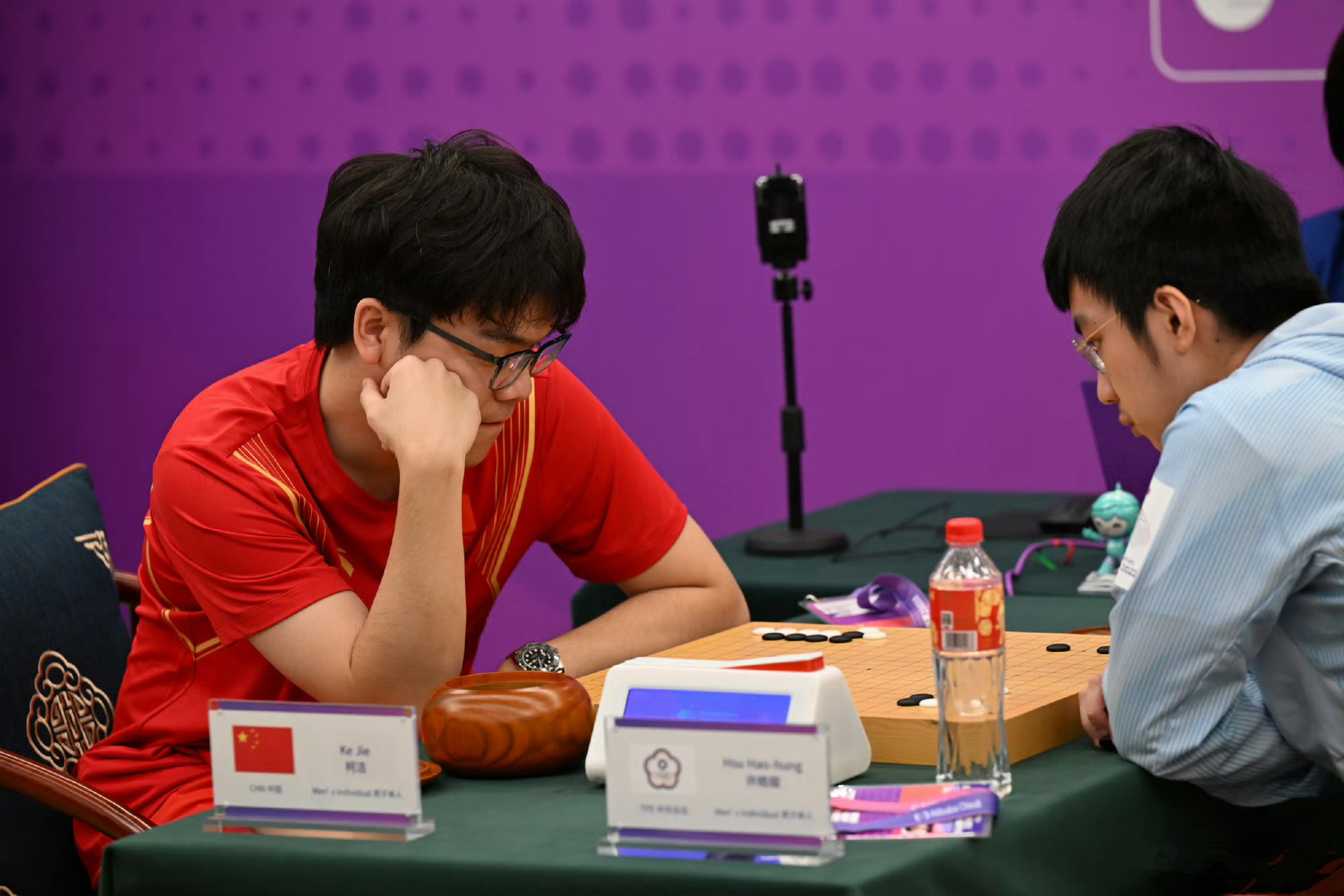 【#柯洁被逆转#】#柯洁银牌# 在28日进行的杭州亚运会围棋男子个人