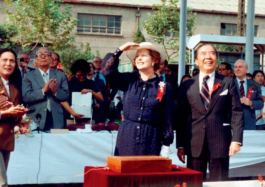 1982年9月22日,撒切尔夫人出席“世谊”号出口船交船典礼。图/江南造船集团提供