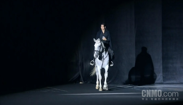 于适现身一加12发布会