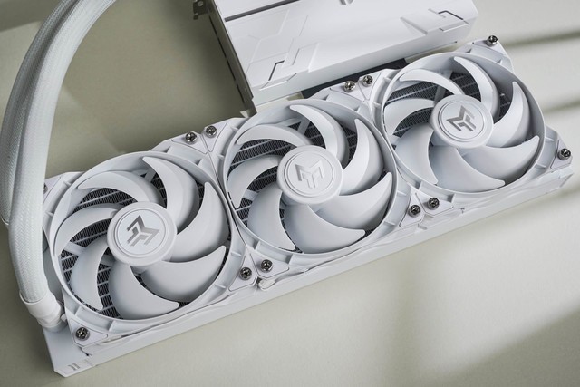 影驰RTX 4090金属大师AIO OC评测 水冷新旗舰