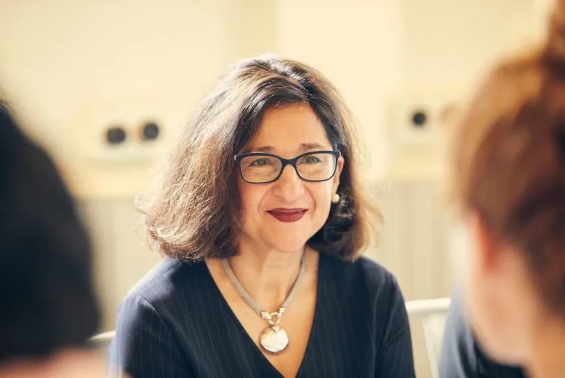 工作中的沙菲克。