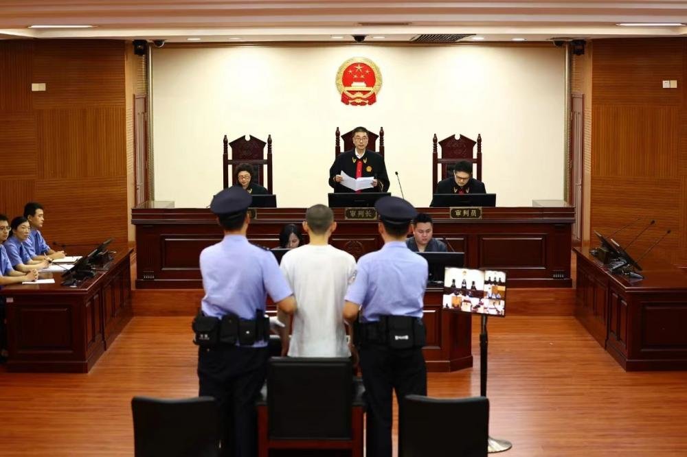 ▲5月30日,福建省高级人民法院对吴谢宇故意杀人、诈骗、买卖身份证件上诉一案二审公开宣判,裁定驳回上诉,维持原判。图片来源/福建高院