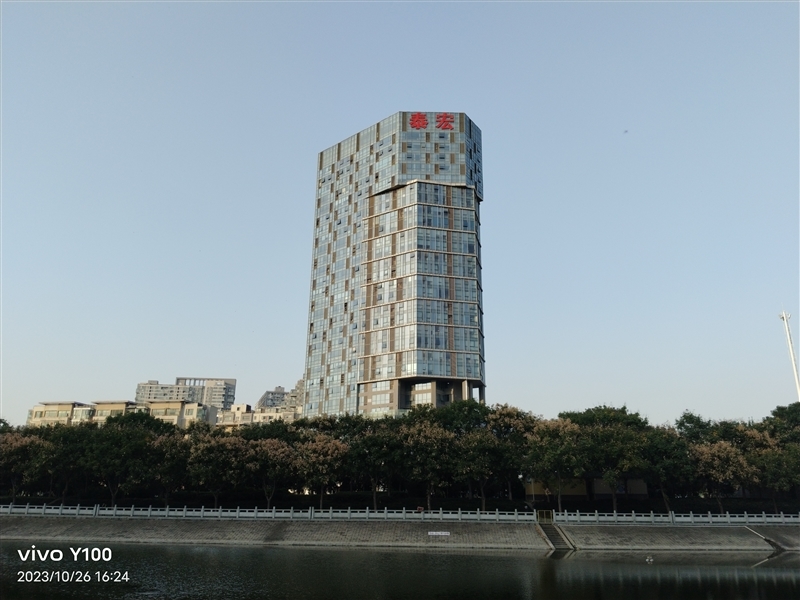 5000mAh电池轻松用一天半!vivo Y100评测:名副其实的千元高颜值续航神机