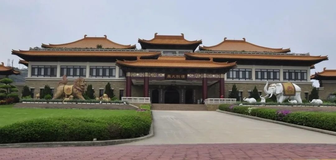 星云大师创建的“南台佛都”佛光山佛院——恢宏震撼!