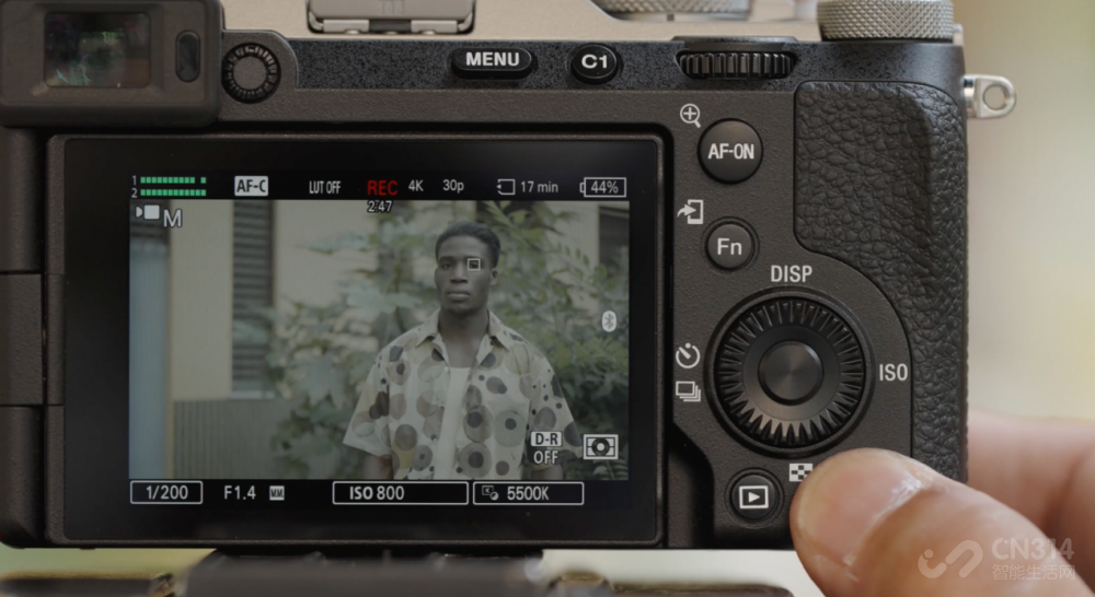 充满矛盾的综合体 索尼A7C2值得入手吗?