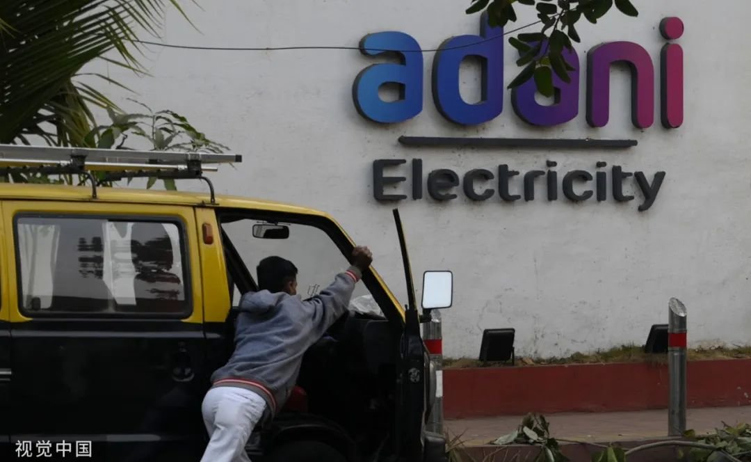 阿达尼集团于1988年创立,目前该集团的业务包括港口管理、发电、再生能源和矿业等,市值超过2000亿美元