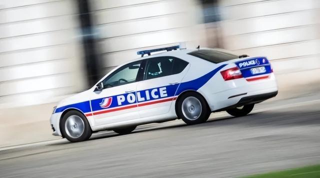 一辆法国警车 资料图 图源：外媒