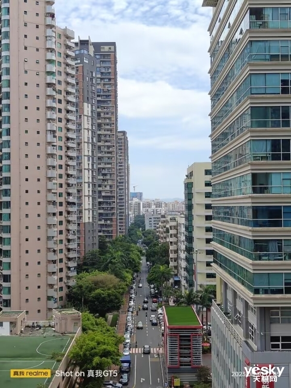 打造安卓性能之王 真我GT5越级体验:旗舰芯与240W满级秒充+24GB满级内存组合