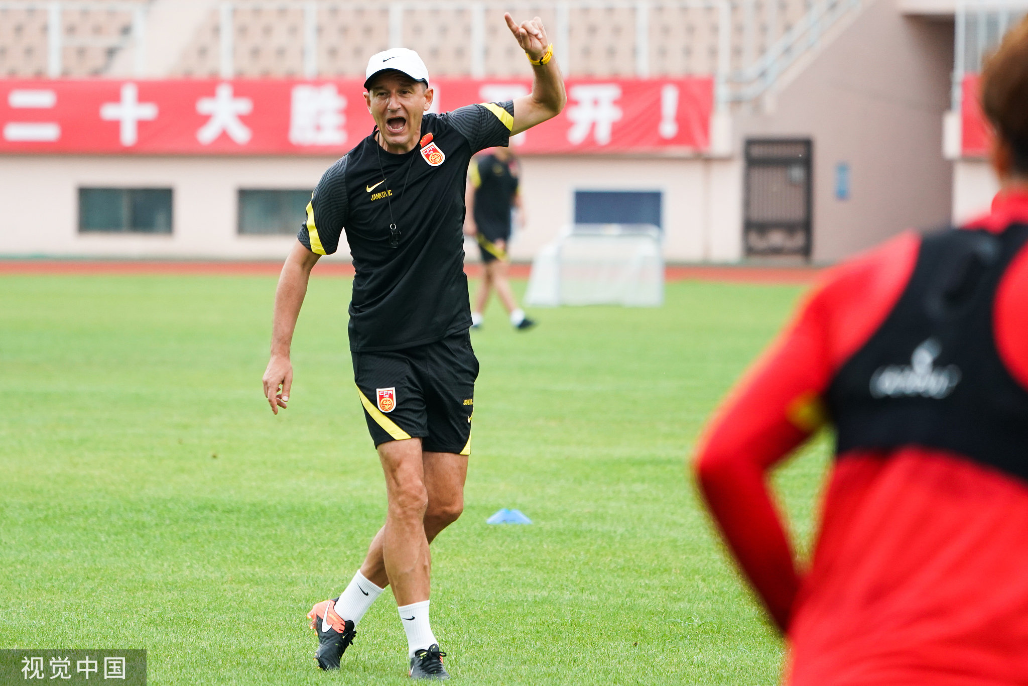 扬科维奇的铁腕风格。