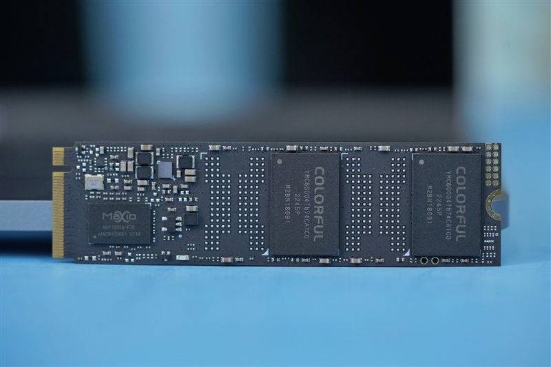 七彩虹战戟CN700 1TB SSD评测:国产方案7.1GB/s读取、499元最香