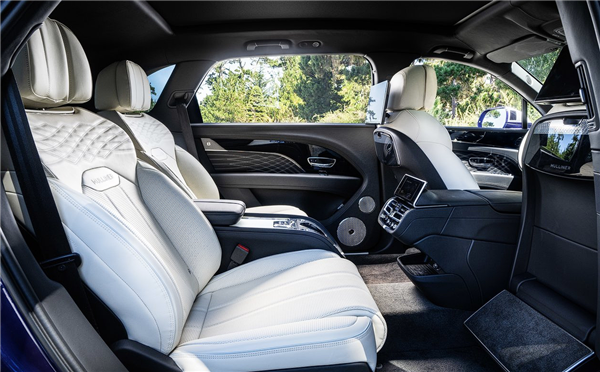 超豪华版大众途锐 宾利添越长轴距Mulliner版首发:大V8上身