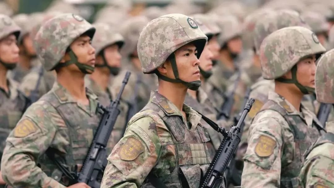 震撼!数百名驻港部队官兵出征_凤凰网