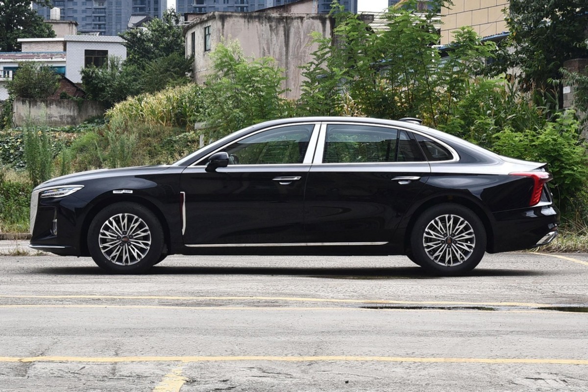 国货之光对比合资老将 全新红旗H5和丰田凯美瑞怎么选?