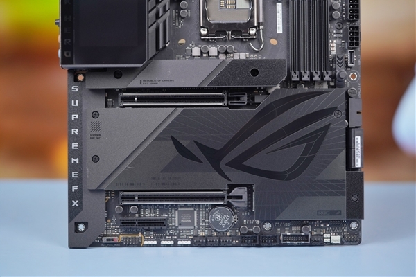 支持14代酷睿!ROG MAXIMUS Z790 DARK HERO主板图赏