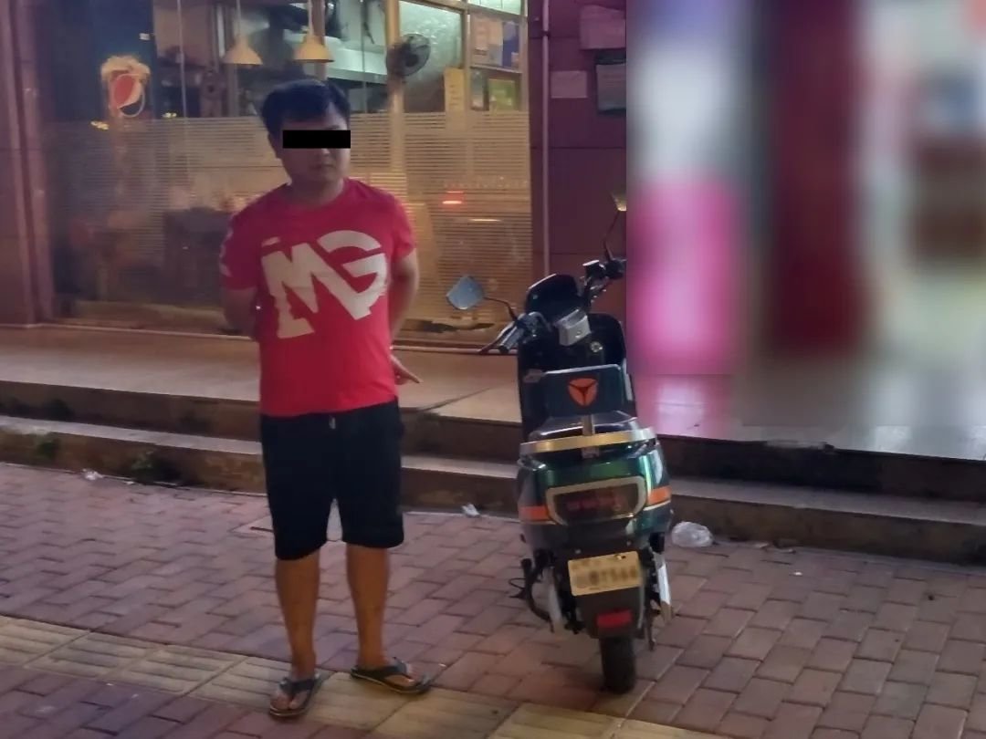 图方便，万元手机放车兜，结果……（手机）放车上放手机的叫什么名字，放车上放手机的叫什么设备，