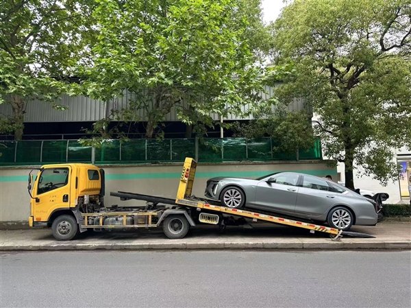 40万买宝马7系同级豪华车!新一代凯迪拉克CT6实车曝光:超帅