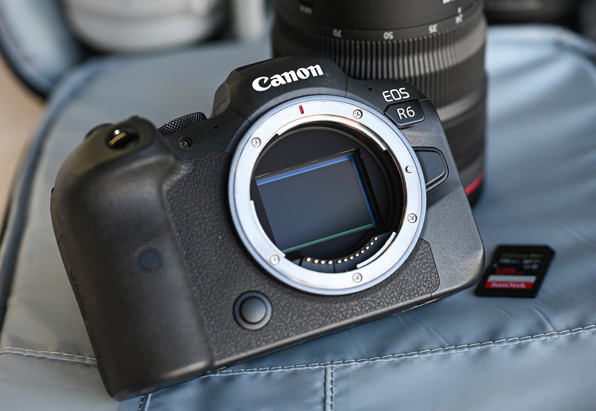 佳能EOS R6全画幅微单还值得买吗?