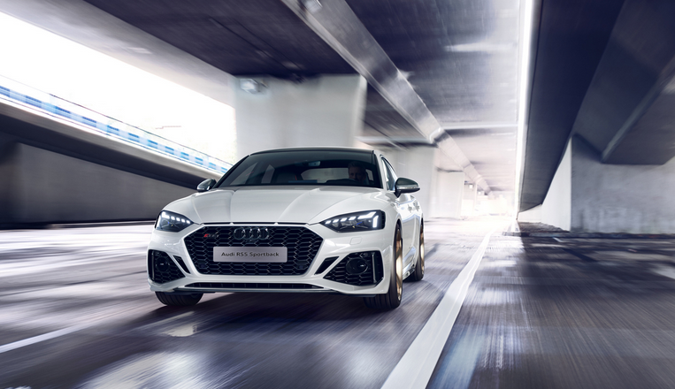 这套内饰准备传几年?2023款奥迪RS 5上市 两门比四门贵2.2万