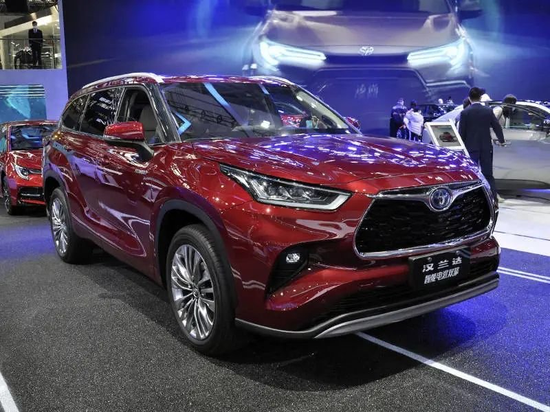 全新一代汉兰达于2021年完成换代,全系为2.5l双擎动力,售价26.88-34.