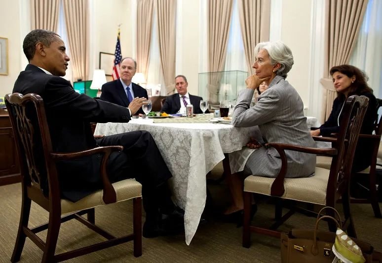 沙菲克(右一)与美国前总统奥巴马、欧洲央行行长拉加德会晤。