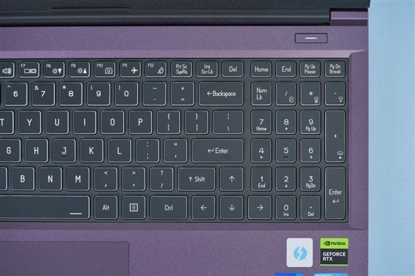 RTX 4060售价6999元 七彩虹将星X15 AT游戏本图赏