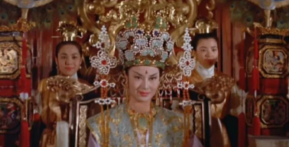 还记得《庆余年》里的小叶轻眉吗？18岁的她长这样…