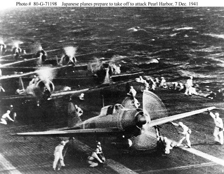 1941年12月，日军零式战斗机正从翔鹤号航空母舰上起飞（图源：维基百科）