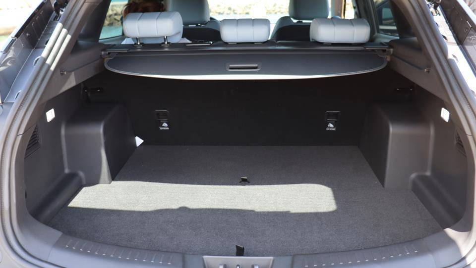 试驾奇瑞eq7全铝平台后驱优势是实用和好开