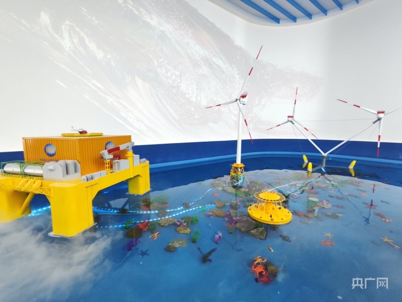 明阳天成实验室展示的海上风机沙盘模型（央广网见习记者 晁海娟 摄）