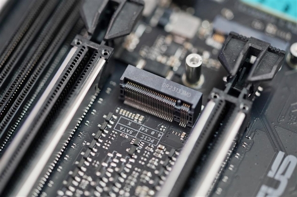 36相极致供电!华硕Pro WS TRX50-SAGE WIFI主板图赏