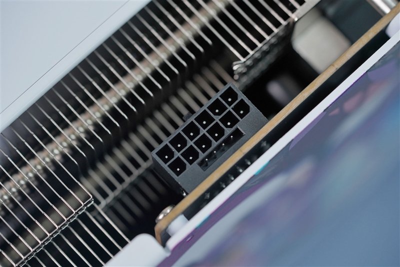 高颜值+顶级做工!铭瑄RTX 4080 iCraft OC16G瑷珈显卡评测:三风扇稳压71℃